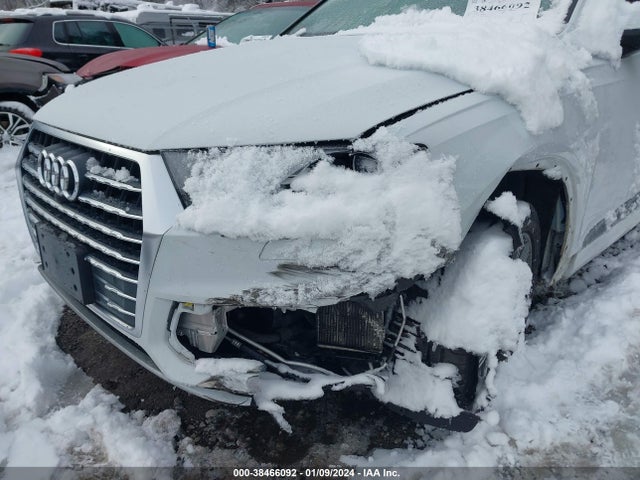 WA1LAAF72JD033252 Audi Q7 3.0t Premium