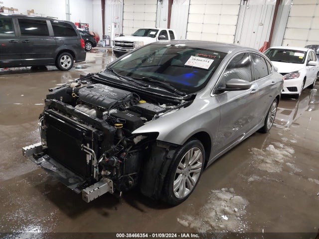 Chrysler 200 Limited 2015 1C3CCCAB8FN533199 Image 2