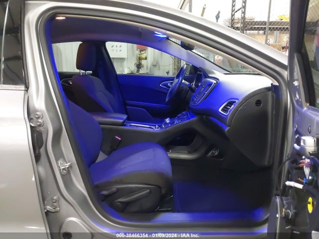 Chrysler 200 Limited 2015 1C3CCCAB8FN533199 Image 5