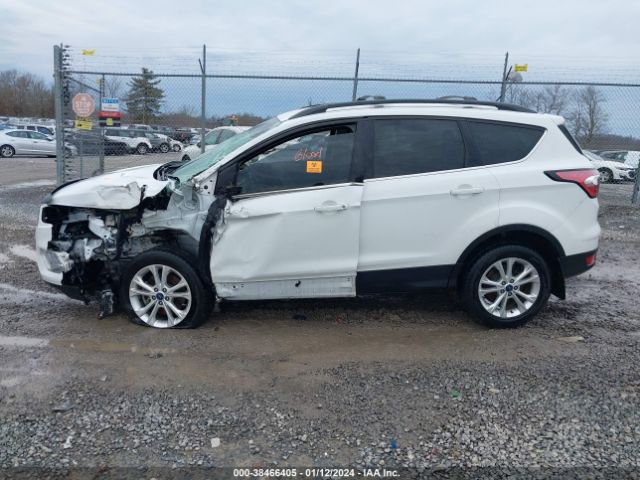 1FMCU9GD0JUA62275 Ford ESCAPE SE