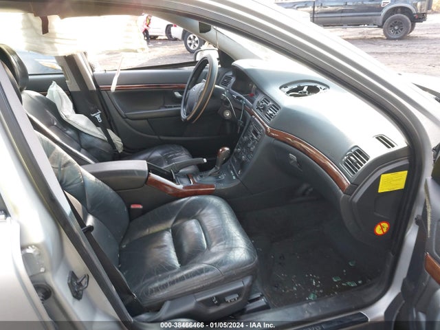 2005 VOLVO S80 2.5T VIN: YV1TS592651402612