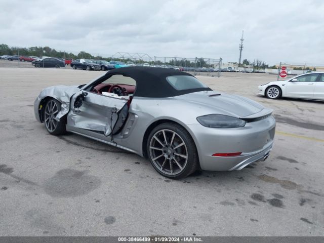 2022 PORSCHE 718 BOXSTER WP0CA2A8XNS205623 Photo 2