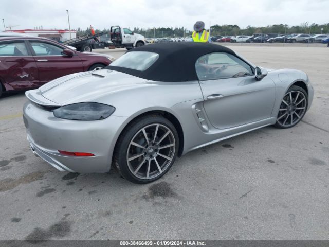 2022 PORSCHE 718 BOXSTER WP0CA2A8XNS205623 Photo 3