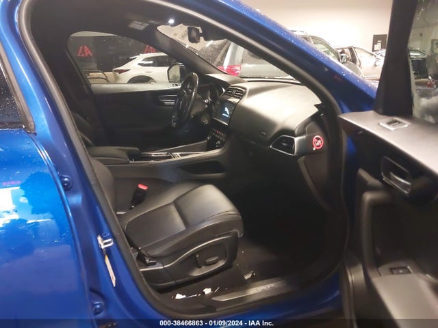 2018 JAGUAR F-PACE SADCJ2FX5JA268844 Photo 4