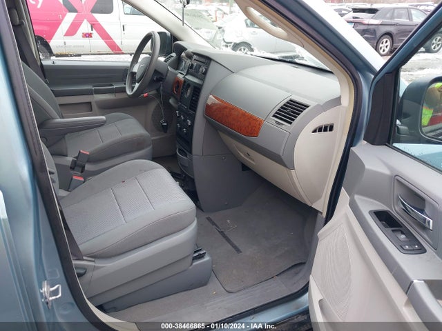 2008 CHRYSLER TOWN & COUNTRY LX VIN: 2A8HR44H78R604199