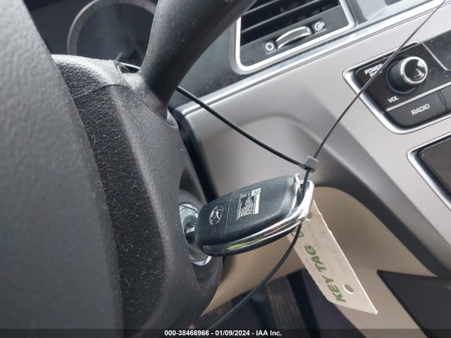 2016 HYUNDAI SONATA SE VIN: 5NPE24AFXGH310289