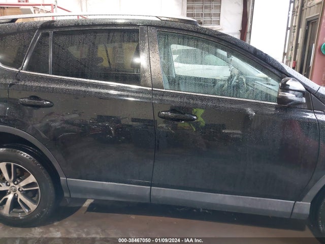 2018 TOYOTA RAV4 XLE VIN: 2T3WFREV2JW411382