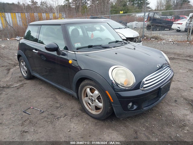 2008 MINI COOPER WMWMF33518TT63021 Photo 0