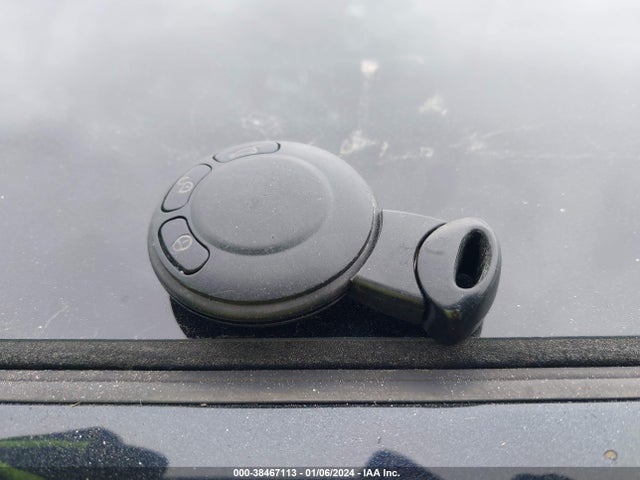 2008 MINI COOPER WMWMF33518TT63021 Photo 10