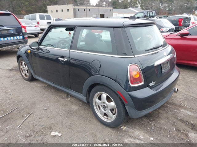 2008 MINI COOPER WMWMF33518TT63021 Photo 2