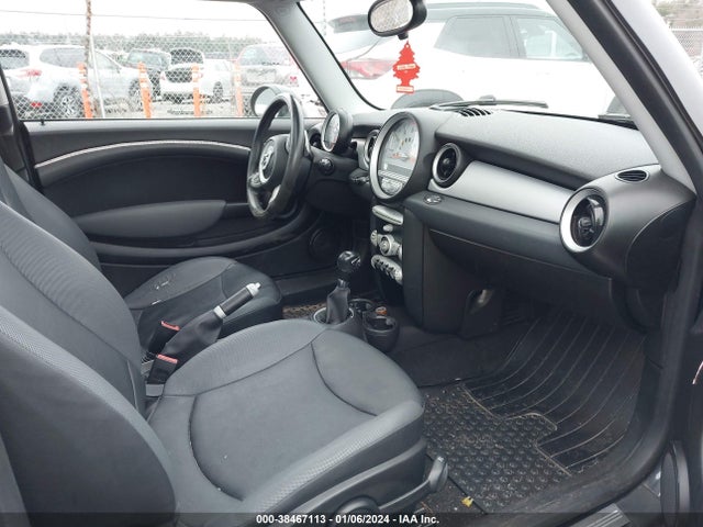 2008 MINI COOPER WMWMF33518TT63021 Photo 4