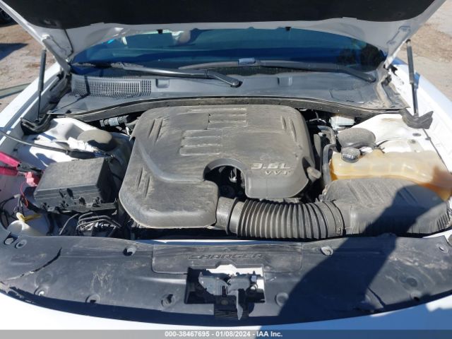2C3CDXHG5JH125797 Dodge Charger Sxt Plus Rwd