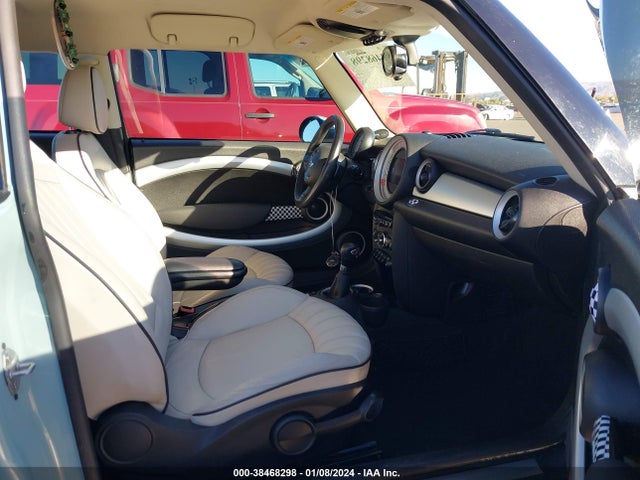 2013 MINI CLUBMAN WMWZG3C50DTY39773 Photo 4