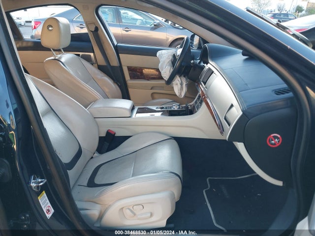 2012 JAGUAR XF SAJWA0HB9CLS41640 Photo 4