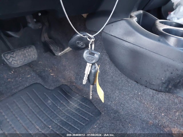 Toyota PRIUS C 2014 JTDKDTB36E1563044 Image 24