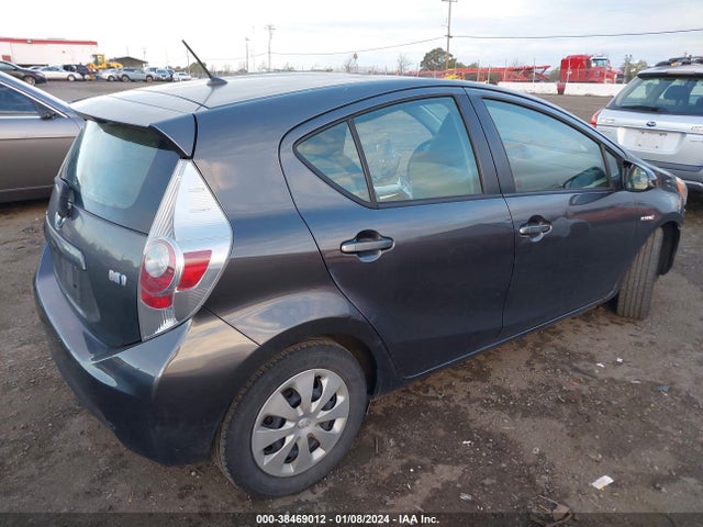 Toyota PRIUS C 2014 JTDKDTB36E1563044 Image 17