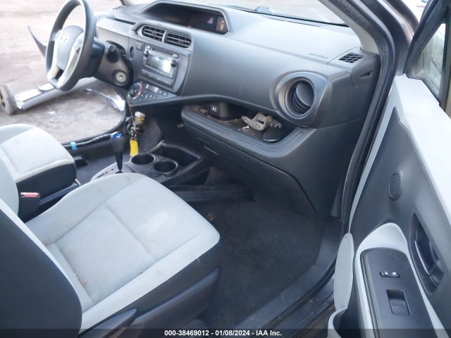 Toyota PRIUS C 2014 JTDKDTB36E1563044 Image 18