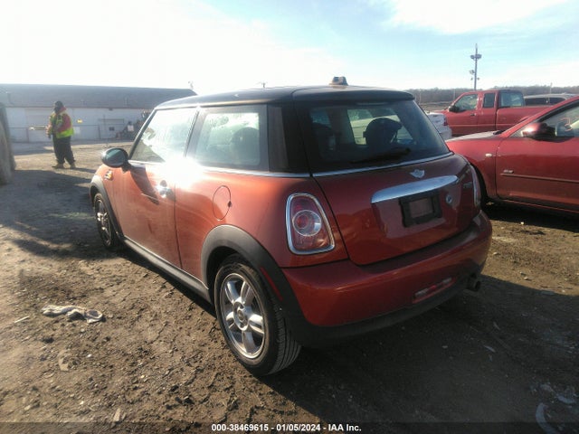 2013 MINI HARDTOP WMWSU3C58DT687929 Photo 2