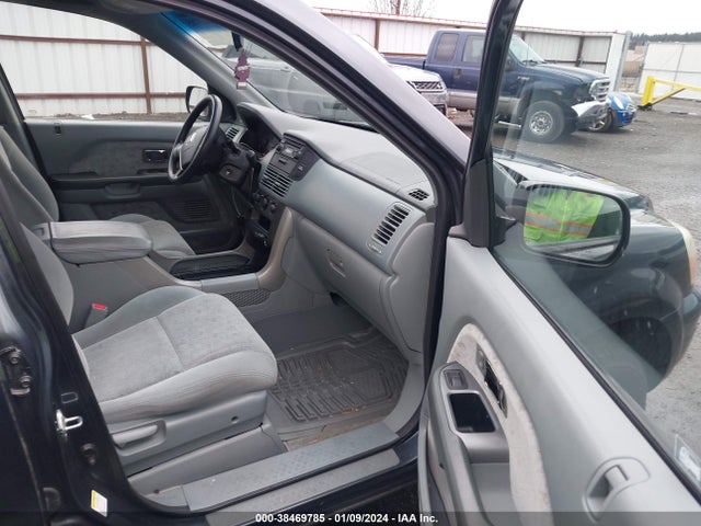 2005 HONDA PILOT LX VIN: 2HKYF18105H573608