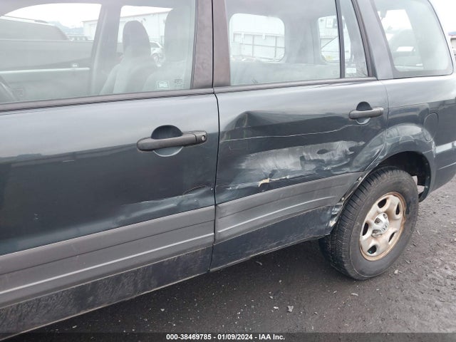 2005 HONDA PILOT LX VIN: 2HKYF18105H573608
