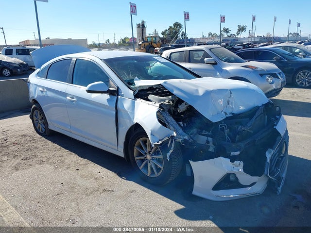Hyundai SONATA SE 2018 5NPE24AF3JH677588 Image 1
