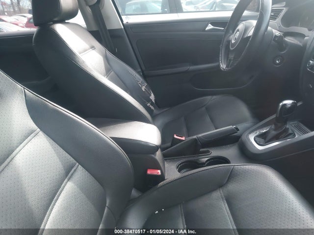 2014 VOLKSWAGEN JETTA 1.8T SE VIN: 3VWD17AJ1EM238570