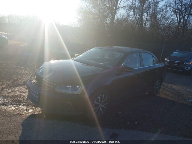 3VWDB7AJ7JM263481 Volkswagen Jetta 1.4t Se/1.4t Wolfsburg Edition
