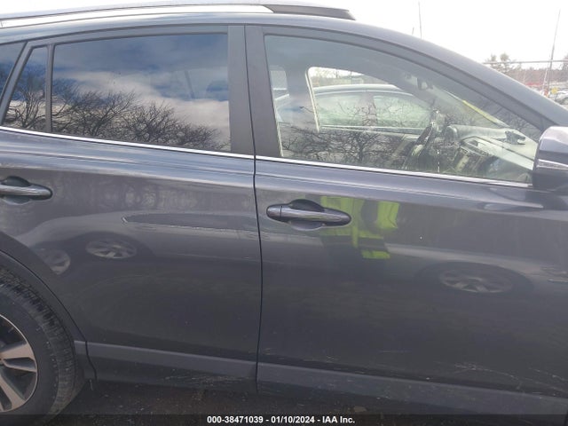 Toyota Rav4 Xle 2017 JTMRFREV5HD204912 Image 13