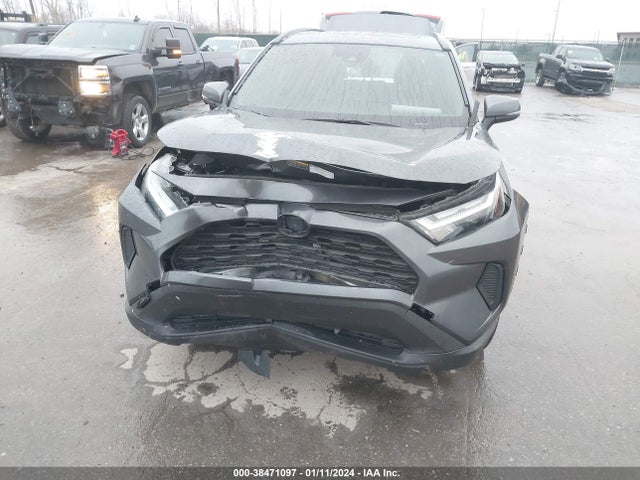 2022 TOYOTA RAV4 XLE VIN: JTMP1RFV9NJ040484