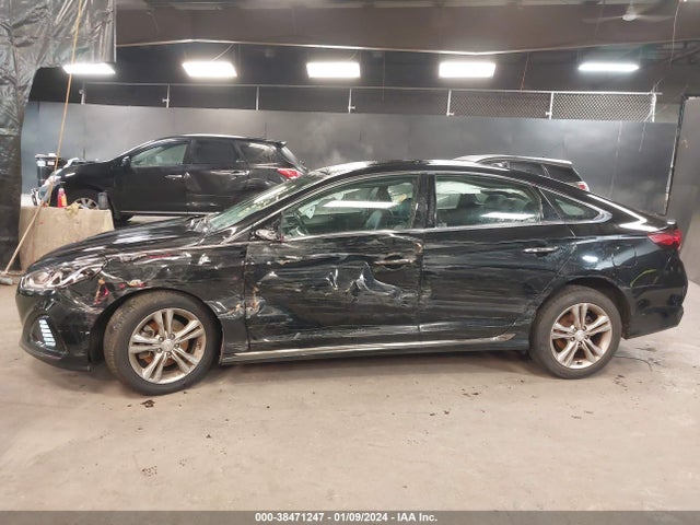 2018 HYUNDAI SONATA SPORT VIN: 5NPE34AF8JH693301