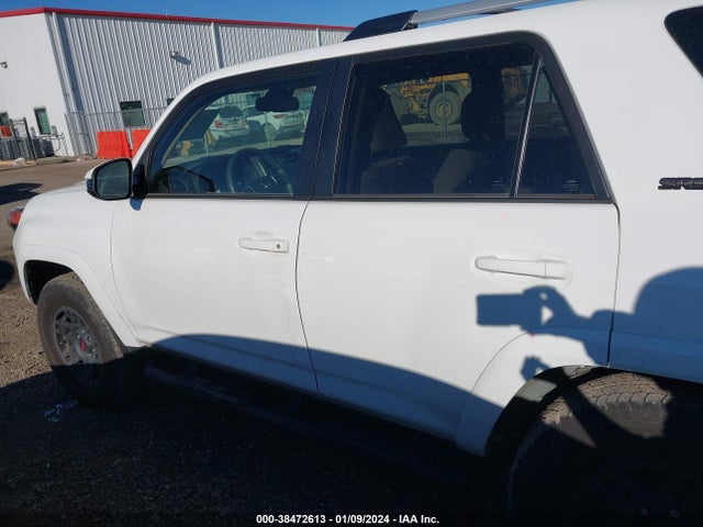 Toyota 4RUNNER SR5 2023 JTEMU5JR6P6099264 Image 14