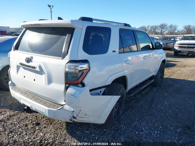 Toyota 4RUNNER SR5 2023 JTEMU5JR6P6099264 Image 4