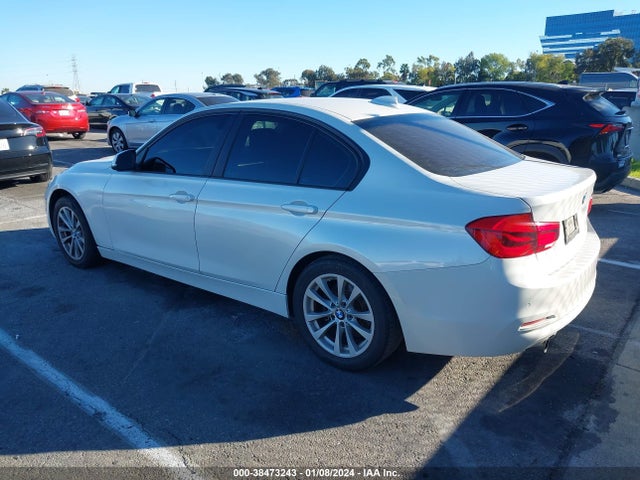 BMW 320i 2017 WBA8A9C32HK620579 Image 3