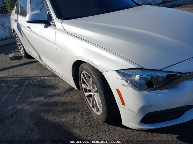 BMW 320i 2017 WBA8A9C32HK620579 Image 6