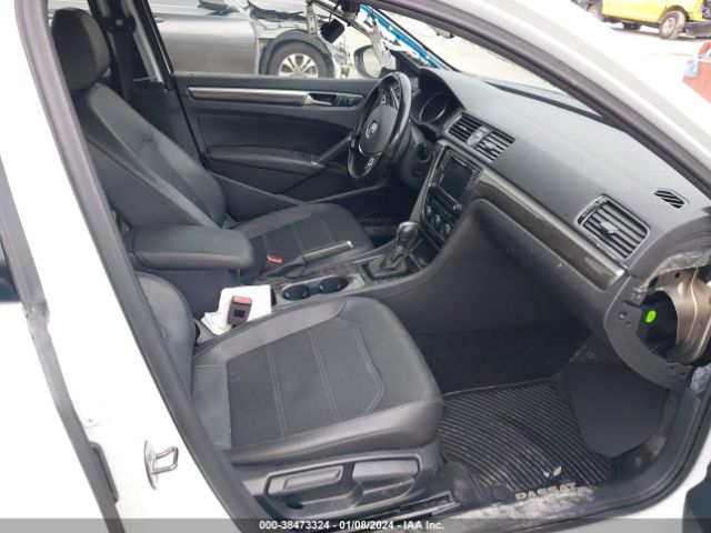 1VWBT7A37HC052346 Volkswagen Passat 1.8t Se