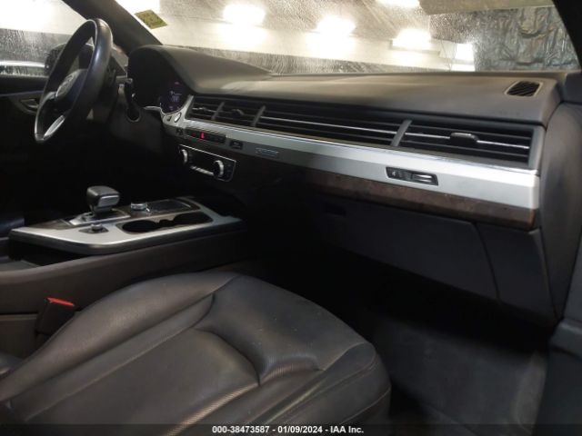 2019 AUDI Q7 WA1LHAF74KD016921 Photo 4