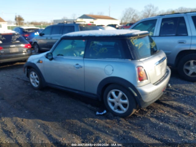2007 MINI COOPER WMWMF33507TL77314 Photo 2