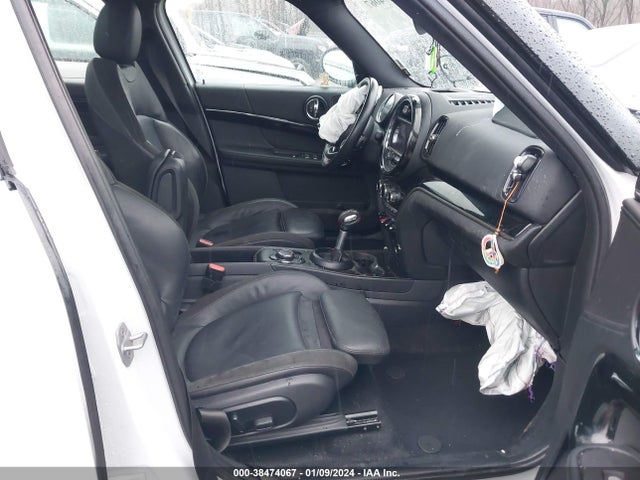 2019 MINI COUNTRYMAN WMZYV9C56K3F03228 Photo 4