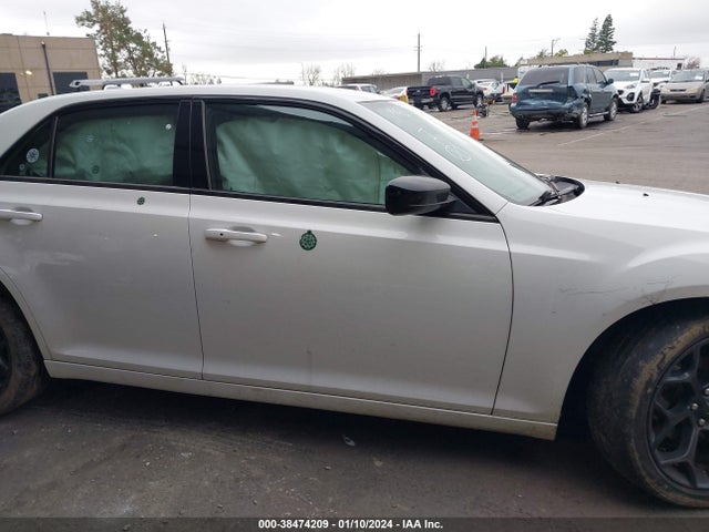 Chrysler 300 Touring 2019 2C3CCAAG1KH582554 Image 13
