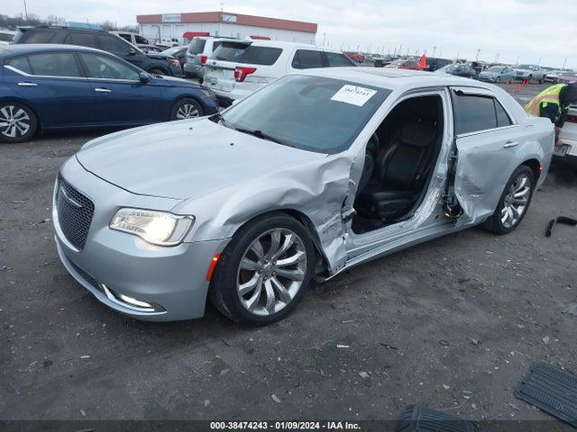 Chrysler 300 Limited 2020 2C3CCAEG6LH127940 Image 2