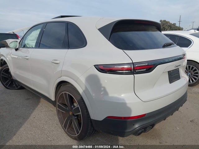 2022 PORSCHE CAYENNE WP1AA2AY8NDA05849 Photo 2