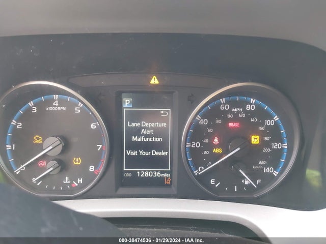 Toyota RAV4 LE 2017 2T3BFREVXHW682084 Image 7