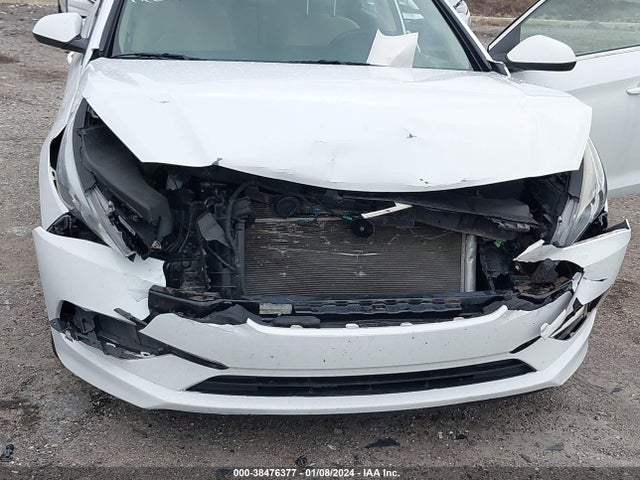 2015 HYUNDAI SONATA SE VIN: 5NPE24AF1FH138197