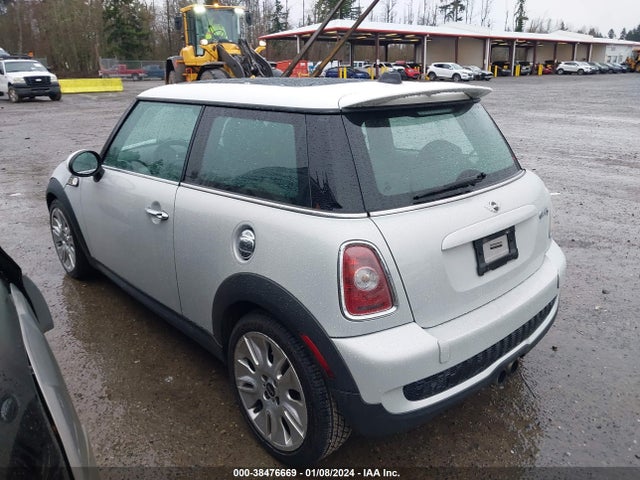 2010 MINI COOPER S WMWMF7C59ATX42362 Photo 2