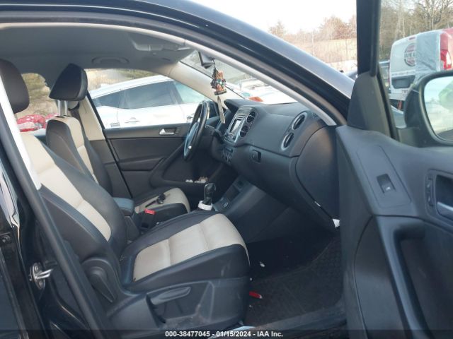 WVGBV7AX5GW601048 Volkswagen TIGUAN S