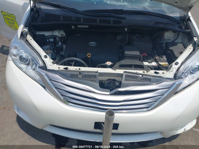 5TDYZ3DC0HS800241 Toyota Sienna Xle 8 Passenger