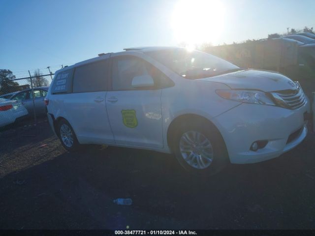5TDYZ3DC0HS800241 Toyota Sienna Xle 8 Passenger