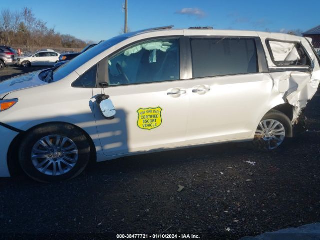 5TDYZ3DC0HS800241 Toyota Sienna Xle 8 Passenger