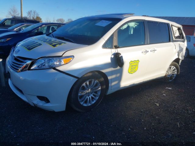 5TDYZ3DC0HS800241 Toyota Sienna Xle 8 Passenger
