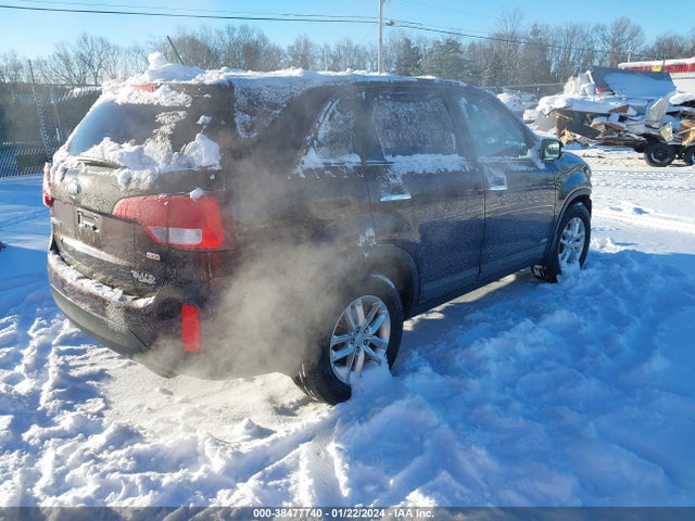 2015 KIA SORENTO LX VIN: 5XYKTCA60FG640345